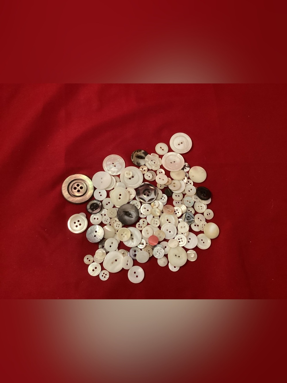 145 grams of Mixed Mother-of-Pearl Button Lot